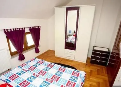 Apartman Vikend Kuca Lohovski Put *