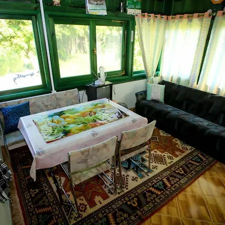 Apartman Vikend Kuca Lohovski Put *